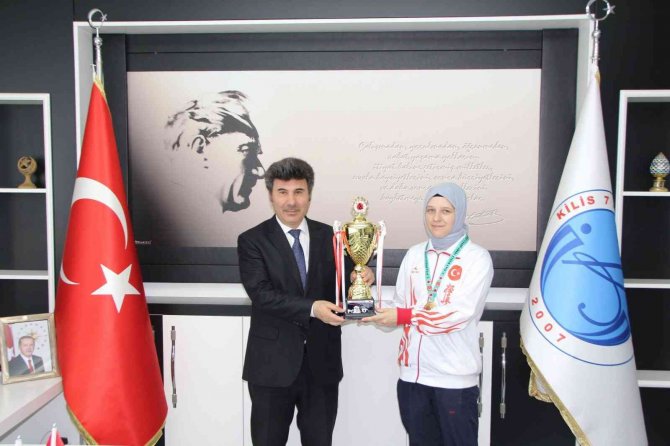 Dünya Şampiyonu Üniversite Öğrencisinden Rektör Karacoşkun’a Ziyaret