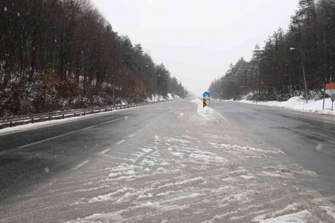 Bolu Dağı’nda Kar Yağışı Etkili Oluyor