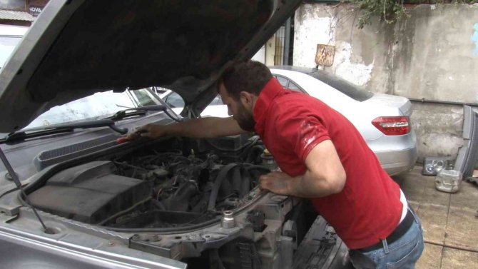 Ataşehir’de Airbag Hırsızları İş Başında Yakalandı