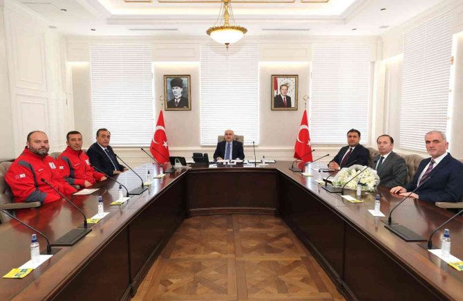 Hayırsever İş Adamı Ve Kardeşinden Buca Kızılay’a Anaokulu Bağışı