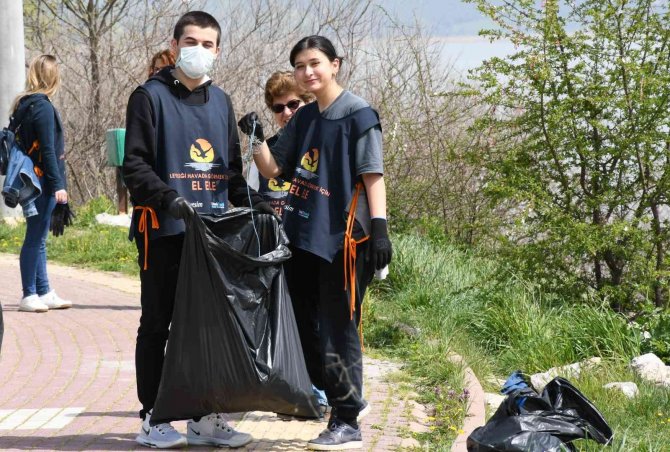 Gönüllü Öğrenciler, Leyleklerin Yaşam Alanlarını Temizledi