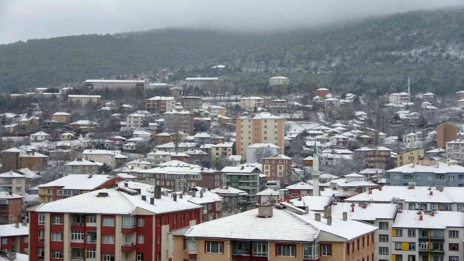 Yozgat’ta Nisan Ayında Kar Yağışı Etkili Oldu