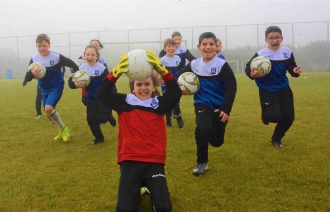 Yunusemre’den 365 Gün Futbol Eğitimi