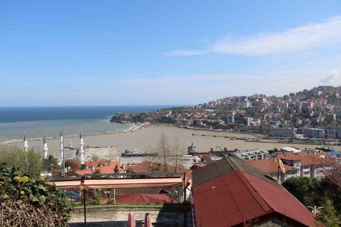 Şiddetli Yağış Sonrası Liman Sarıya Boyandı