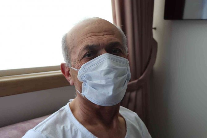 Korona Savaşçısı Profesör Son ’Aşısız’ Hastasını Taburcu Etti