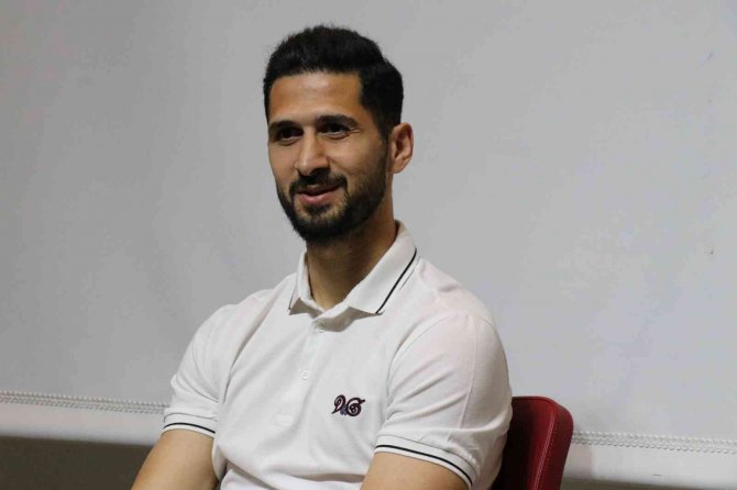 Emre Akbaba, “Galatasaray’da Kalsaydım Ritim Bulamazdım”