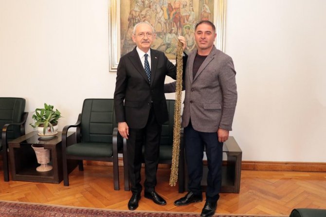 Amasyalı Çiftçilerin Geçim Kaynağı Olan “Çiçek Bamyası” Kılıçdaroğlu’na Hediye Edildi