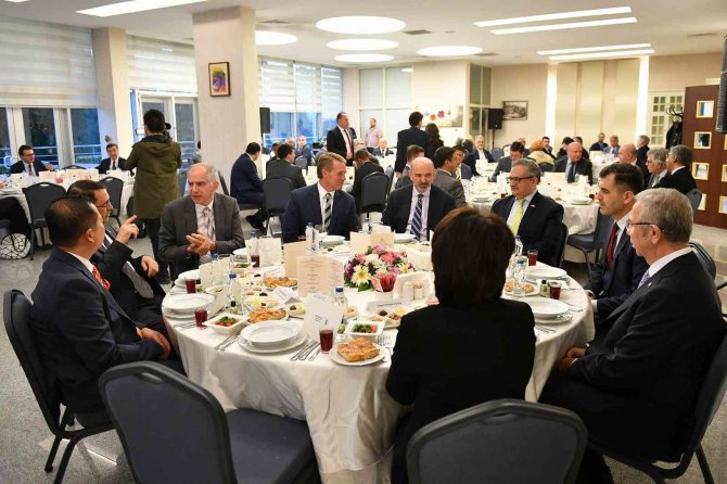 Abb Başkanı Yavaş, 85 Ülkenin Büyükelçi Ve Misyon Şefleri İle İftarda Bir Araya Geldi