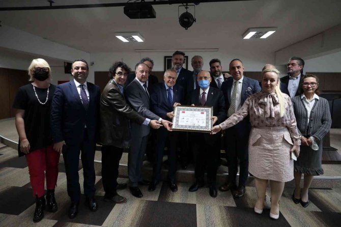 Başkan Yaşar’a ’Vefa Ödülü’