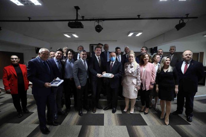 Başkan Yaşar’a ’Vefa Ödülü’