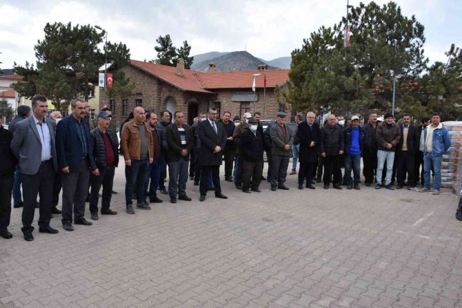 Nallıhan’da Üreticilere Silajlık Mısır Tohumu Desteği