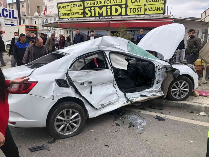 Ankara’da Tır İle Otomobil Çarpıştı: 4 Yaralı