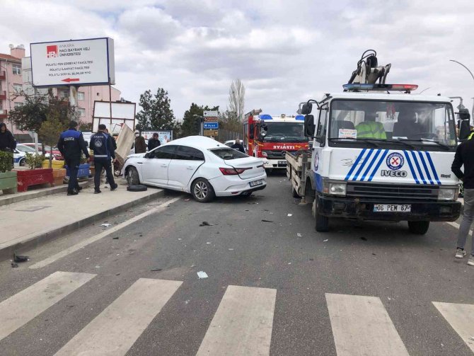 Ankara’da Tır İle Otomobil Çarpıştı: 4 Yaralı