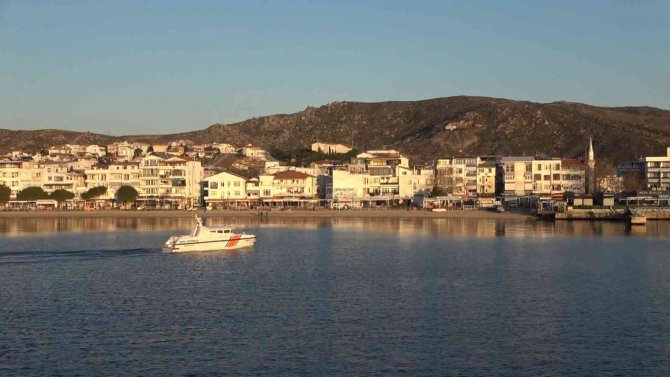 Vandallar Avşa’da Kırdı Döktü