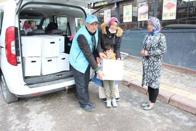 Harçlıklarını Biriktiren Çocuklar İhtiyaç Sahiplerine Gıda Kolisi Hazırladı