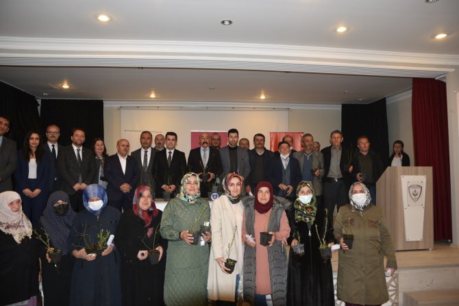 Büyükorhanlı Çiftçiye Fidan Ve Tohum Desteği