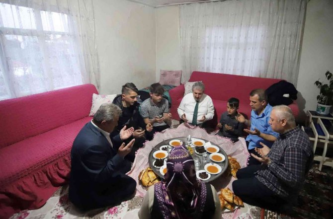 Bbp Genel Başkanı Destici İftarda Bir Ailenin Evine Misafir Oldu