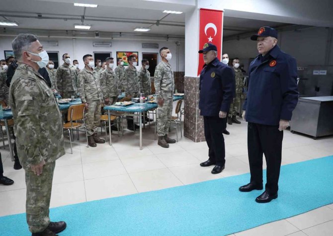 Cumhurbaşkanı Erdoğan’dan Mehmetçiğe İftar Sürprizi