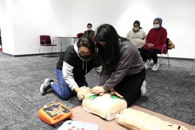 Büyükşehir Gençlik Meclisi’nden İlk Yardım Eğitimi
