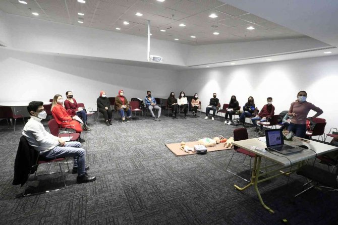 Büyükşehir Gençlik Meclisi’nden İlk Yardım Eğitimi