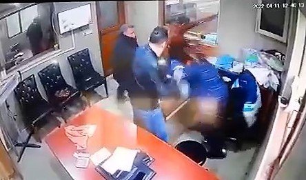 Kendisini İşten Çıkaran Patronun Yüzüne Asit Attı