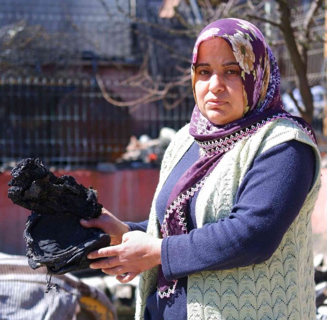Yangında Evi Ve Tüp Bebek Parası Kül Oldu