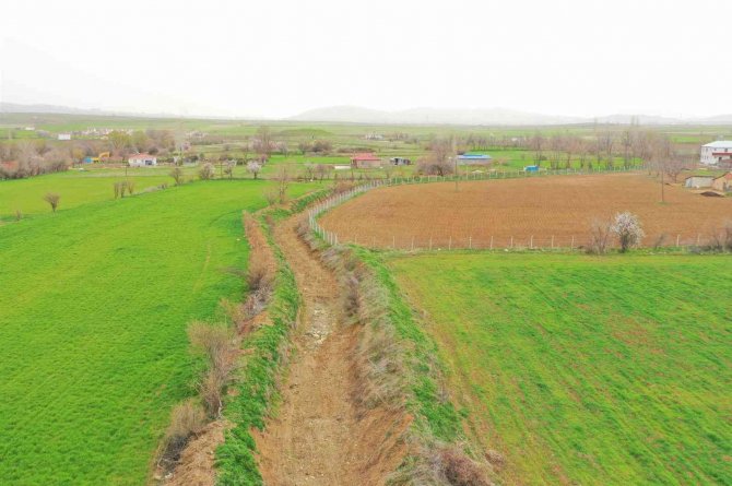 Elazığ’da Dere Islah Çalışmaları Sürüyor