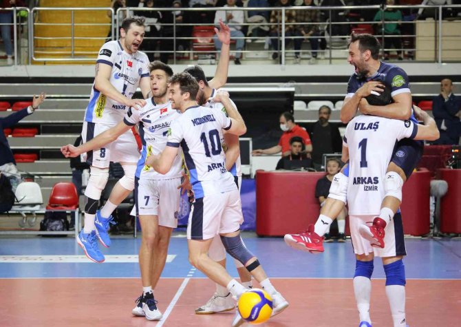 Kupa Voley’de Şampiyon Arkas Spor Oldu