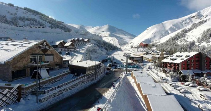 Beyaza Bürünen Palandöken’den Kartpostallık Manzaralar