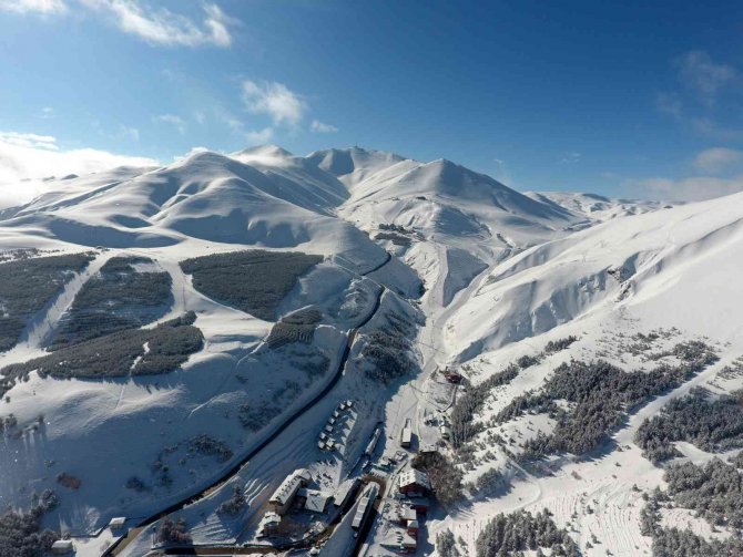 Beyaza Bürünen Palandöken’den Kartpostallık Manzaralar