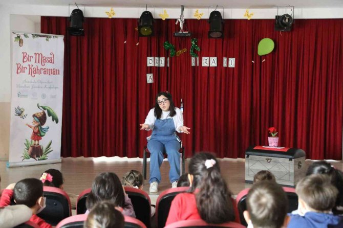 Minikler Tiyatro Oyunu İle Eğlendi