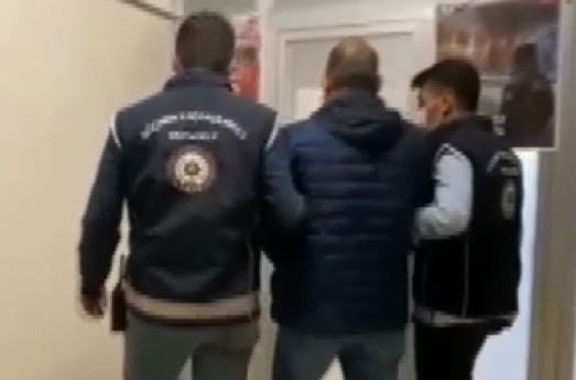 Sahte Pasaportla Göçmen Kaçakçılığı Yapan Şüpheli Yakalandı