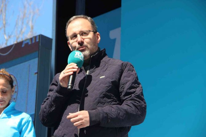 Bakan Kasapoğlu: "Türkiye, Spor Ülkesi Olma Yolunda Emin Adımlarla İlerliyor"