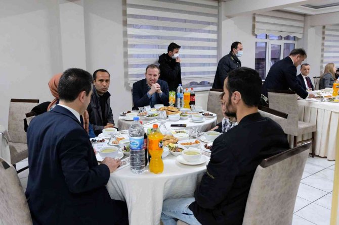 Vali Taşbilek Şehit Aileleri Ve Gazilerle İftar Programında Bir Araya Geldi