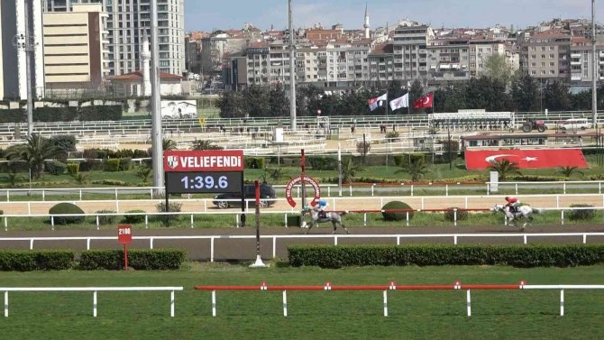Veliefendi Hipodromu’nda İ̇lkbahar-yaz Sezonu Heyecanı Başladı