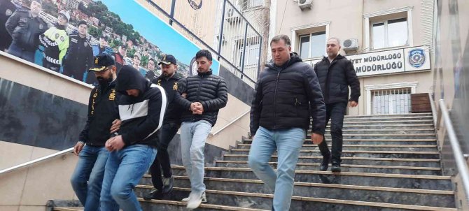 İ̇stanbul’da Turistleri Hedef Alan Hırsızlar Kamerada