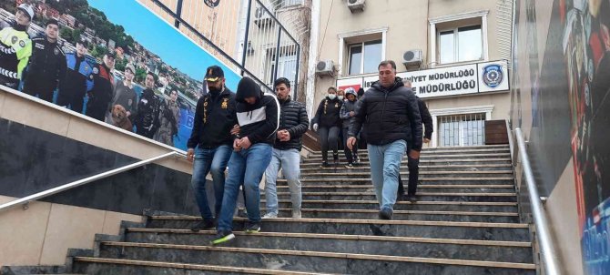 İ̇stanbul’da Turistleri Hedef Alan Hırsızlar Kamerada