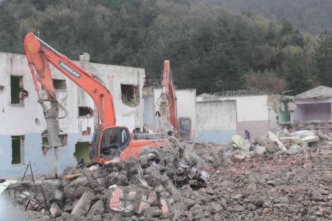İ̇nebolu M Tipi Kapalı Ceza İ̇nfaz Kurumu Yıkılıyor