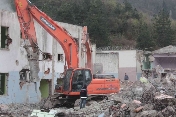 İ̇nebolu M Tipi Kapalı Ceza İ̇nfaz Kurumu Yıkılıyor