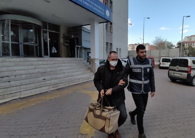 25 Yıl 9 Ay Kesinleşmiş Hapis Cezası Bulunan Hırsızlık Zanlısı Polisten Kaçamadı