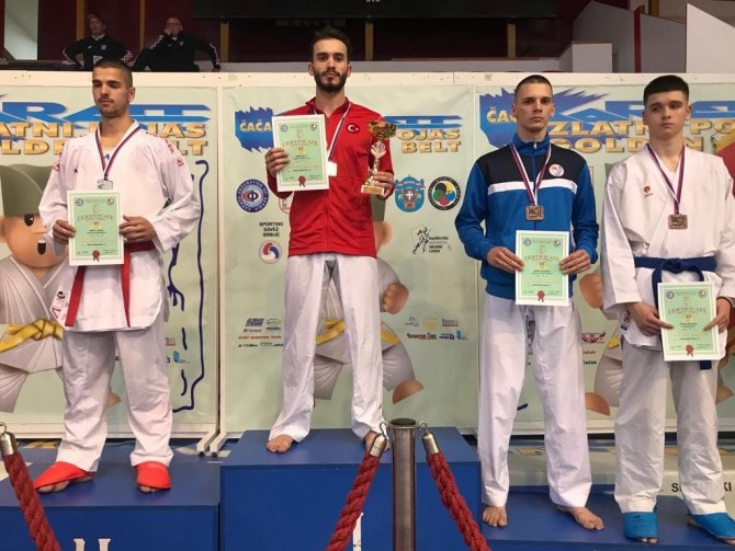 Kağıtsporlu Karateciler Madalyalarla Döndü