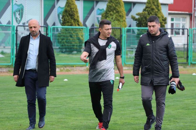 Kocaelispor’un Yeni Teknik Direktörü Fırat Gül İlk Antrenmanına Çıktı