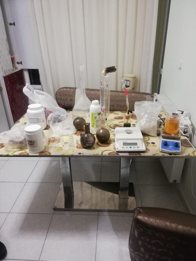 Konya’da Uyuşturucu İmalathanesine Çevrilen Eve Baskın
