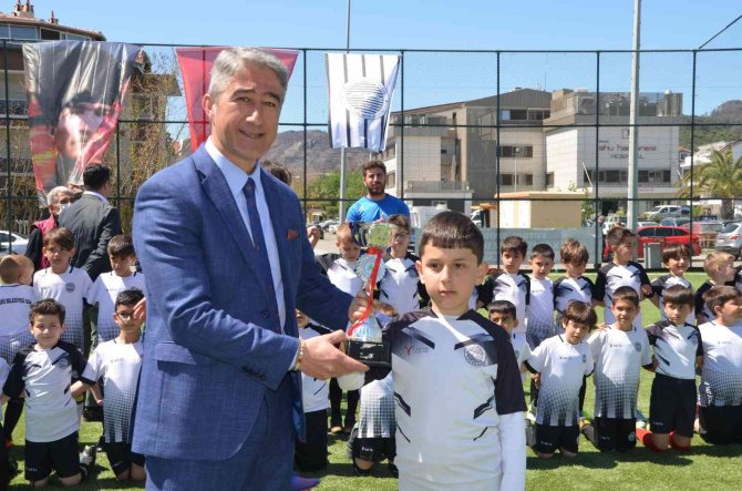 Marmaris’te Minik Futbolcular Spora Ara Vermedi