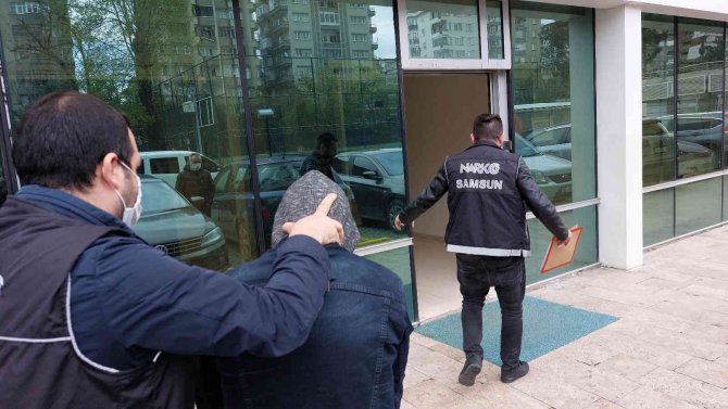 Motosiklet Üzerinde Uyuşturucuyla Yakalanan 2 Kişi Tutuklandı