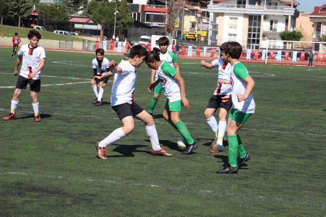Minikler Ara Tatilde Futbola Doyacak