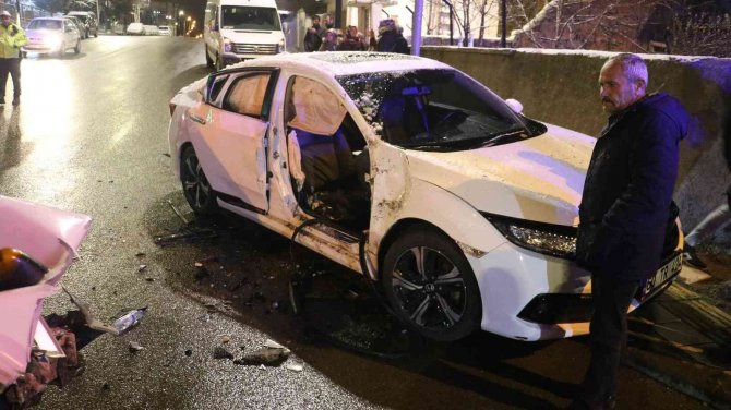 Yarım Saat Arayla Gerçekleşen İki Farklı Trafik Kazası: Toplam 9 Yaralı