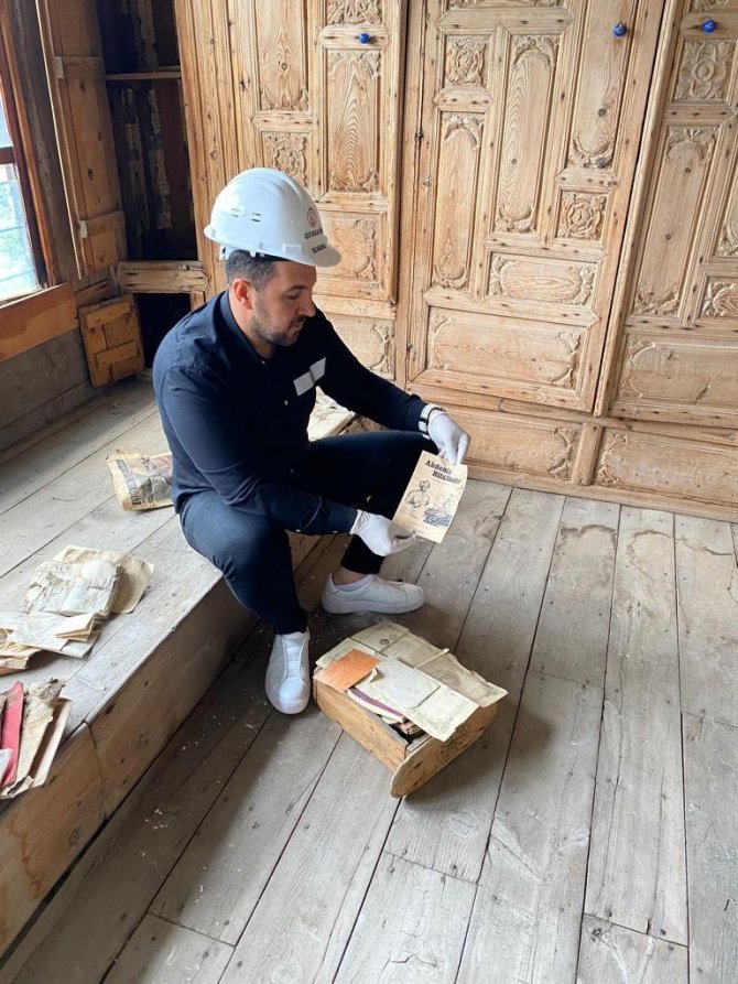 Osman Yüksel Serdengeçti’nin Restorasyon Yapılan Tarihi Evinde Gizli Bölme Ortaya Çıktı