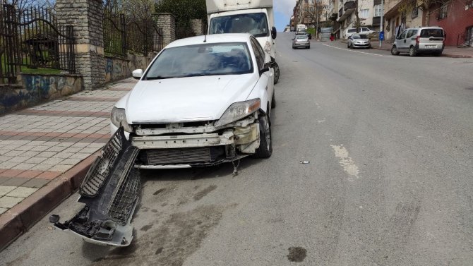 Sultangazi’de Feci Kaza Kamerada: Otomobil Park Halindeki Kamyonun Altına Girdi