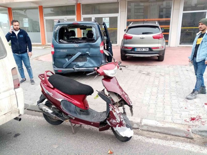 Tekirdağ’da Motosikletin Araca Çarptığı Kaza Kamerada